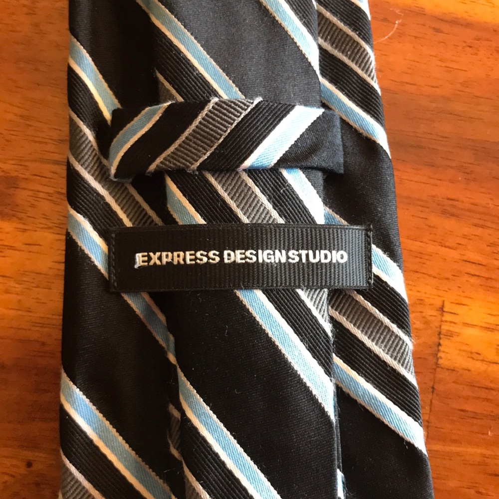 Express Tie - Picture 3 of 4